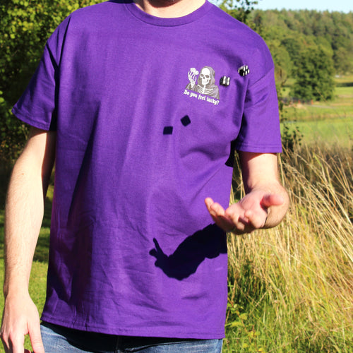 Känner Du Dig Tursam? – Döden T-shirt, Svart Humor, Skelett med Tärningar